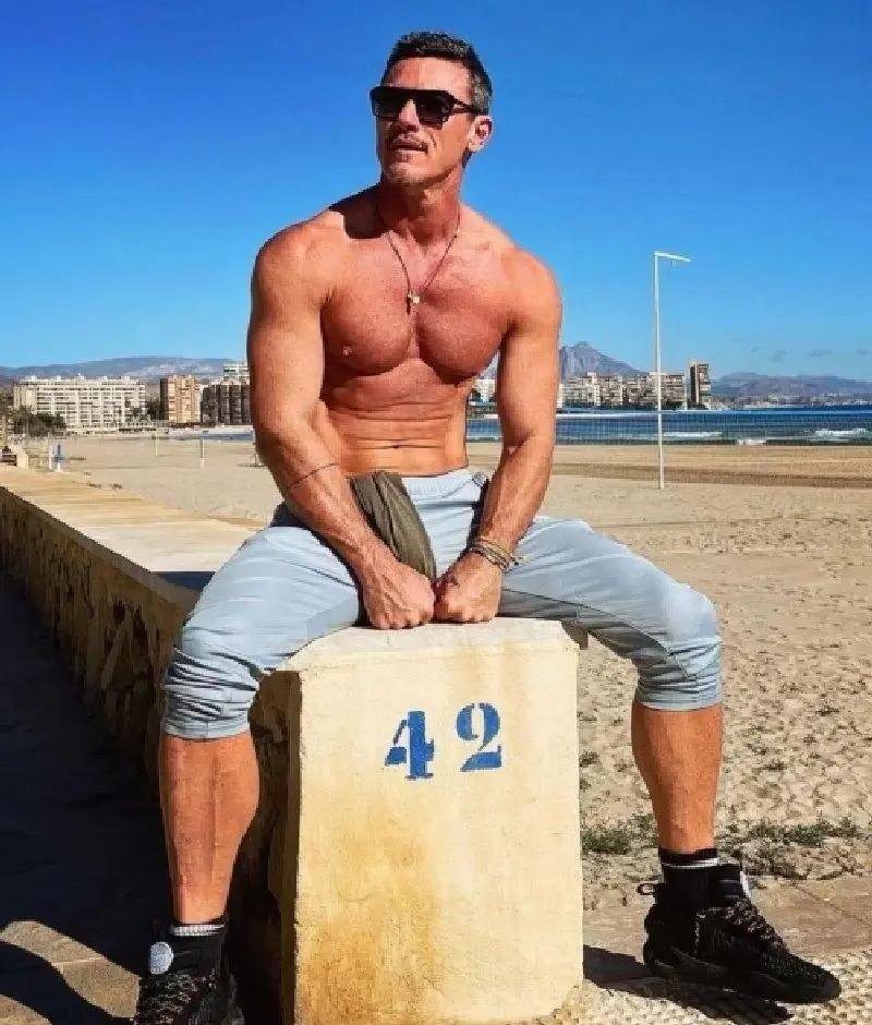 "名媛"卢克·伊万斯:渴望挑战成为首位"同志"007