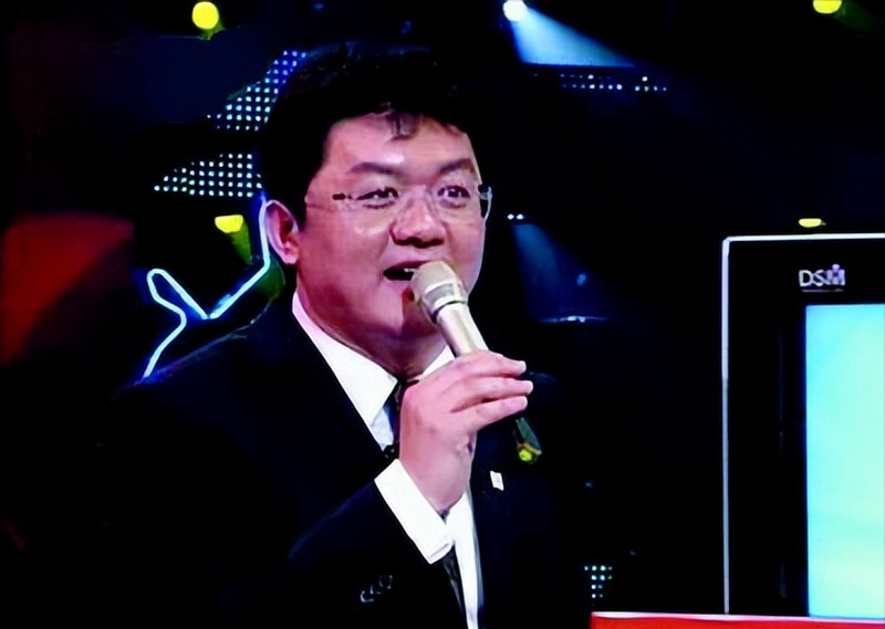 央视名嘴张斌,曾被妻子当众揭丑,身败名裂,如今二人却恩爱有加