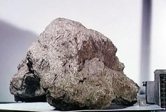 2009年,荷兰证实美国送的"月岩"是假货,美国:我没说那是月岩