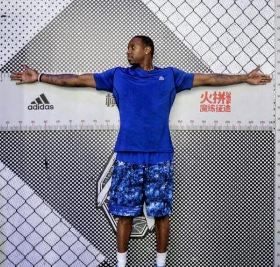 麦迪天赋惊人!小腿纤细如少女,手掌大小媲美乔丹!