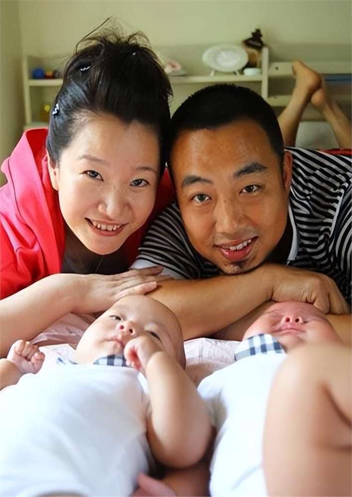 刘国梁妻子:因爱前赴日本,变身亿万富婆,孕育两个女儿走向巅峰