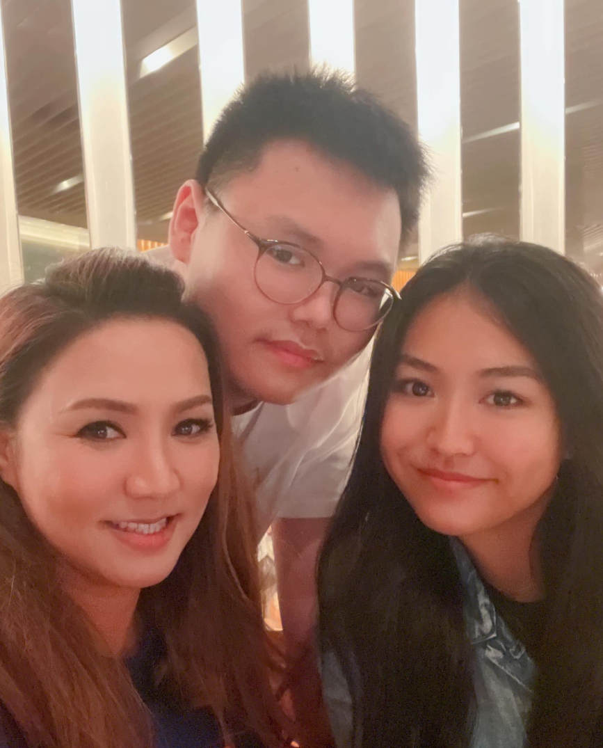 香港歌手黎瑞恩:人到中年离异患癌49岁独自抚养子女,没再婚