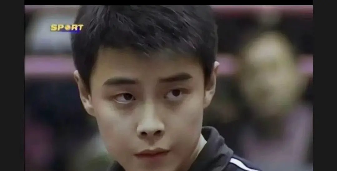 王皓高调为老婆庆生,专门在巴黎为她挑选项链,回家后年轻了20岁