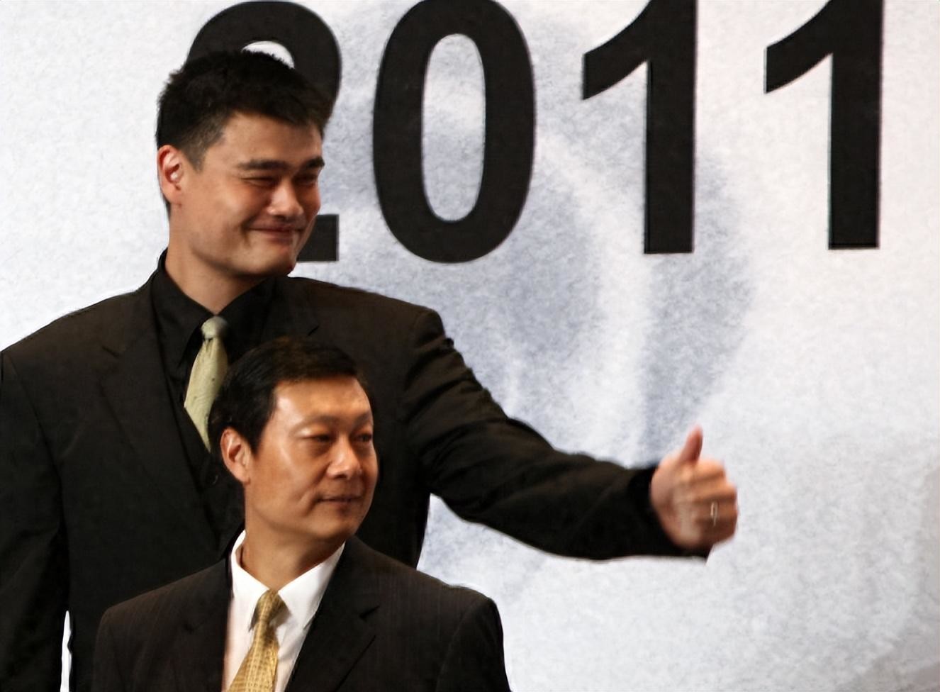 回顾李秋平:培养出姚明,李炜,却在中年丧妻,独自送女儿出嫁