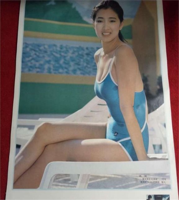 柳荻:昔日挂历泳装女神销声匿迹,唯余倩影成追忆