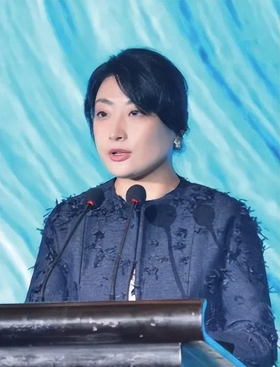 宗馥莉:抛弃王力宏,在父亲离世后接管娃哈哈,被全网男性求婚