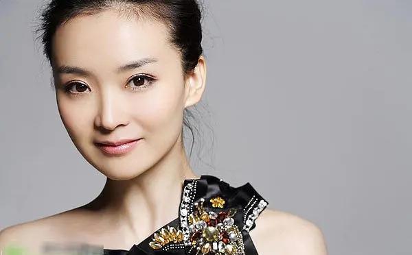 4位青岛籍女演员:荧屏上光芒四射,生活中各有各的酸楚