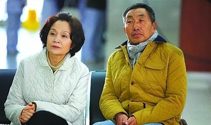 演员杜源:为何出道40年0绯闻?看看他的妻子是谁就知道了