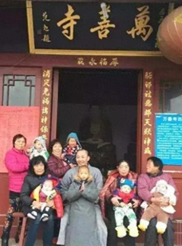 "花和尚"道禄:救助500名孕妇,寺庙开除医院拉黑,网友称活佛