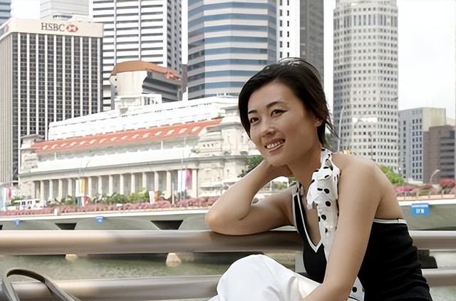 央视美女主持李红:经历逃婚,被造谣嫁入豪门,现在结局怎样了?