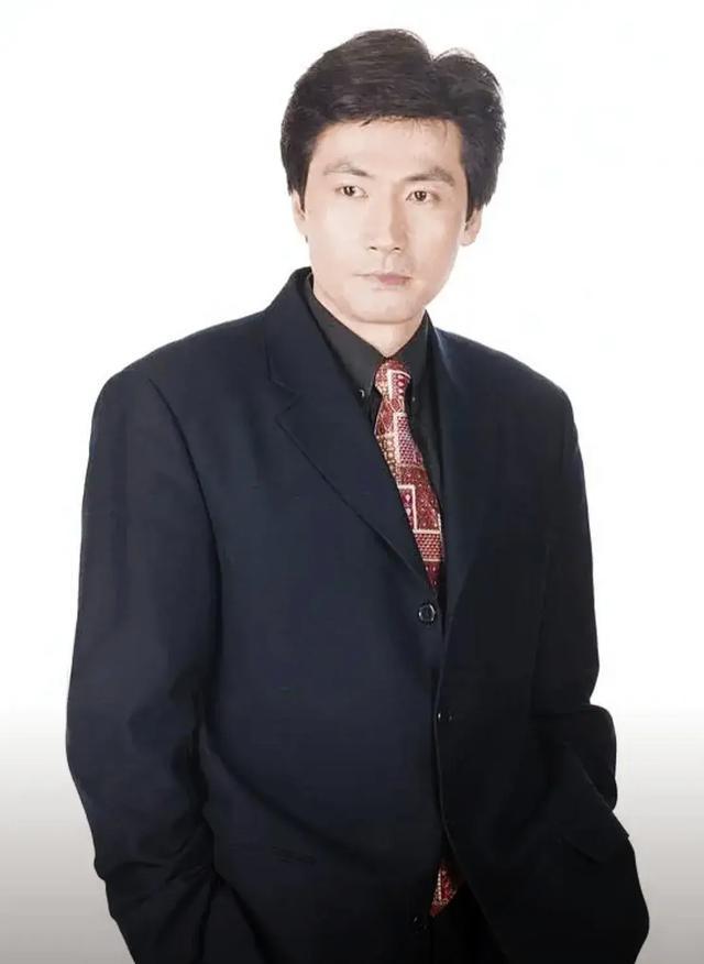 《追风者》陆剑民:追到歌星胡月后成了宠妻狂魔,女儿也成高材生