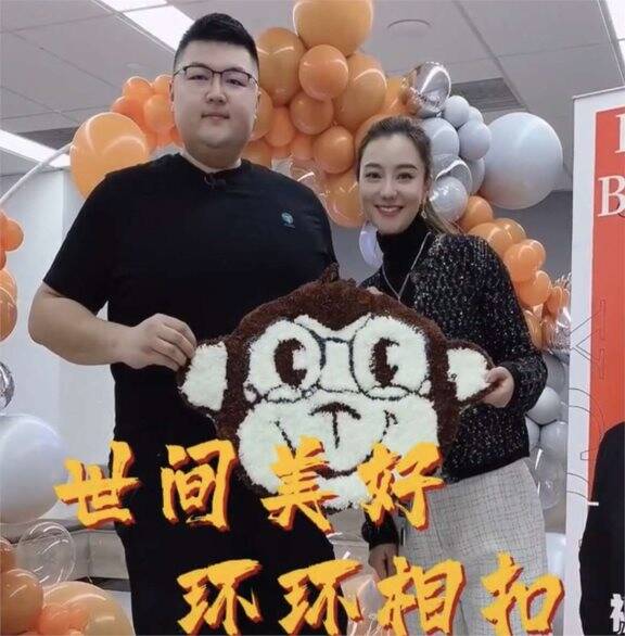 猴哥说车老婆图片