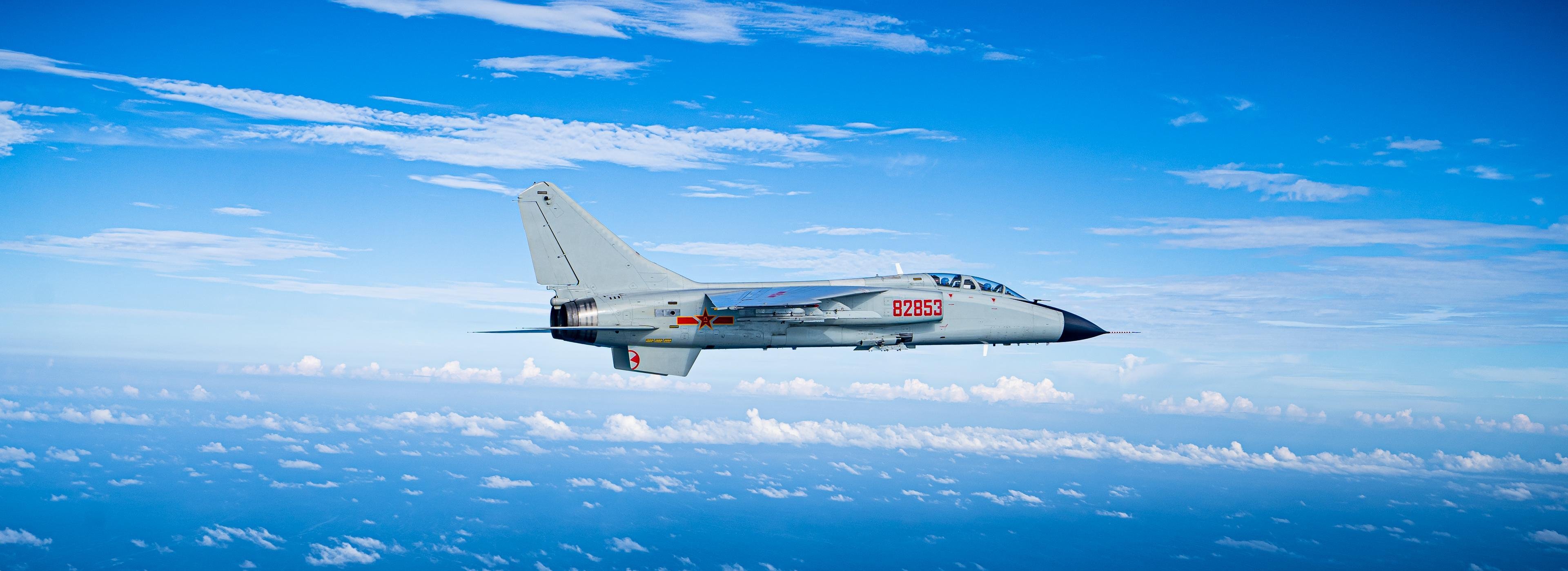 冲天飞豹有多牛?如果拿它和歼10一比,你就明白为何它能飞南海