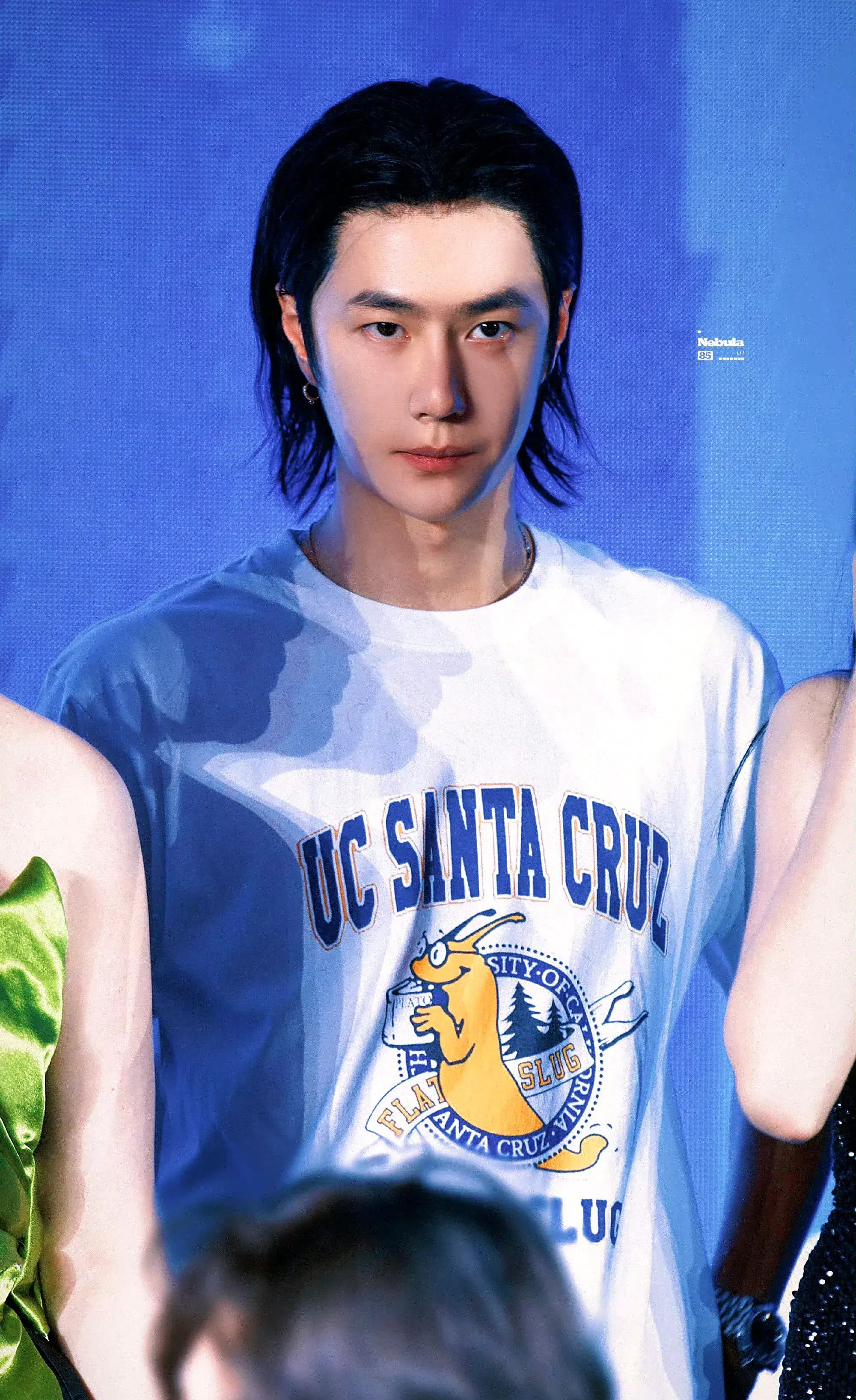 王一博乐华年会大变身,文森特附体,网友:要跨界抢戏吗?