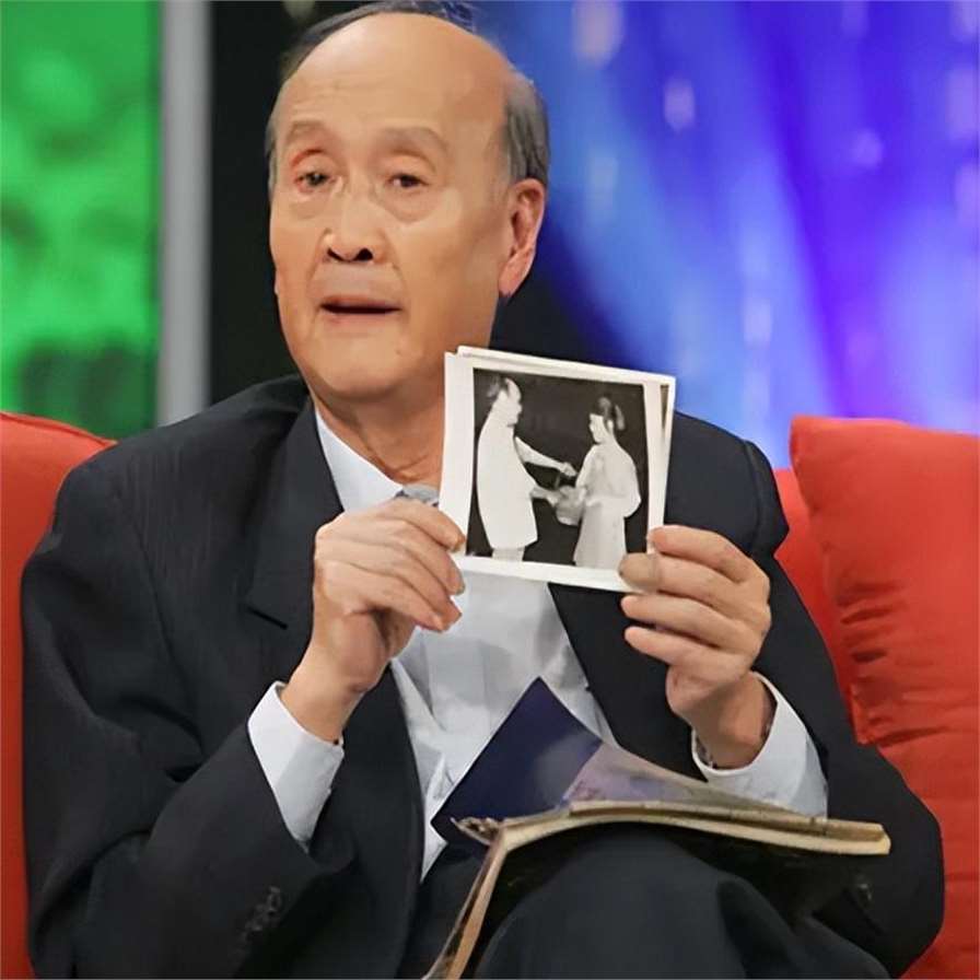 她《红楼梦》中帅过徐玉兰,电影中比谢芳还美,后来却和袁岳离婚