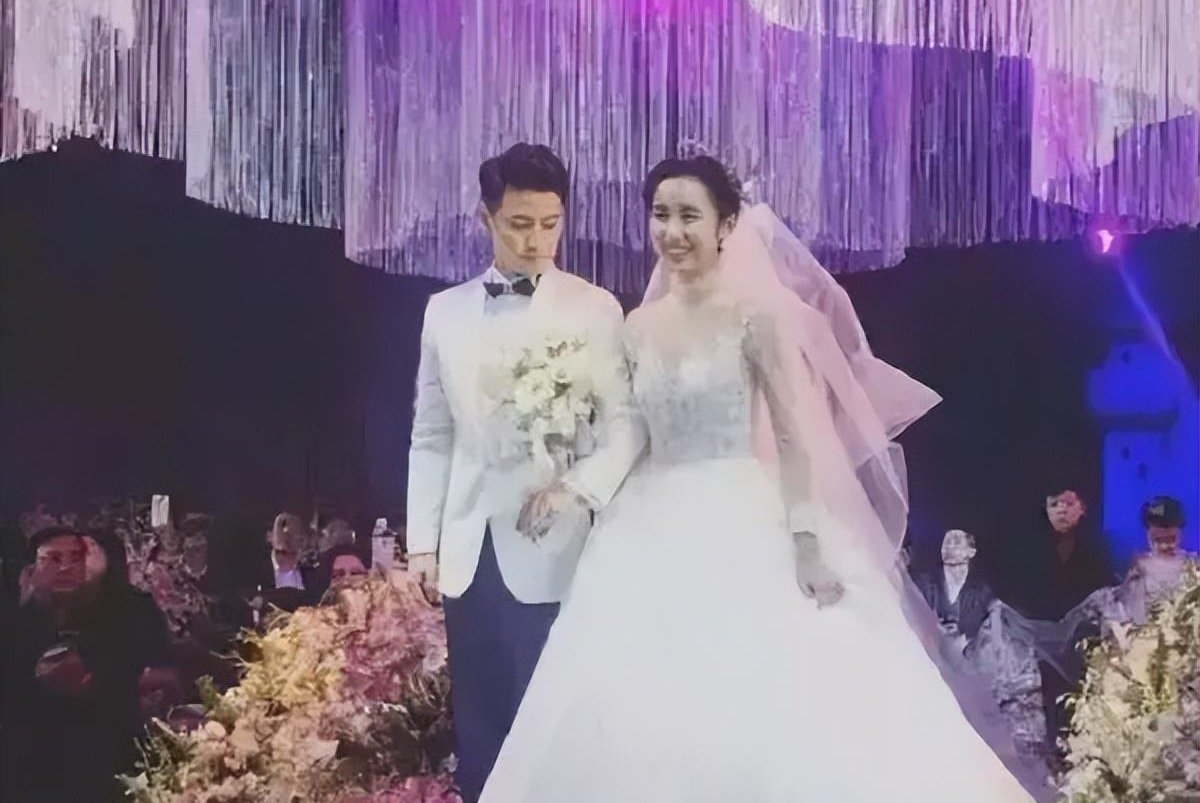 吃火锅被富豪看中,吕一从订婚到结婚仅仅17天,如今36岁美得冒泡