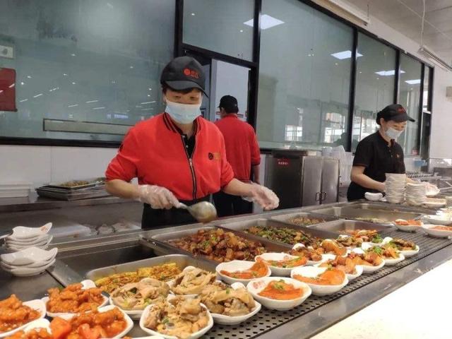 回顾:7人讨要工程欠款到公司食堂吃员工餐,老板称伙食费一人1万