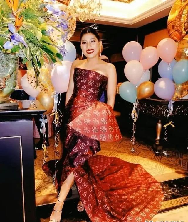 提帮功王子化身大孝子,回国第一件事,拜高僧,为母亲祈福!