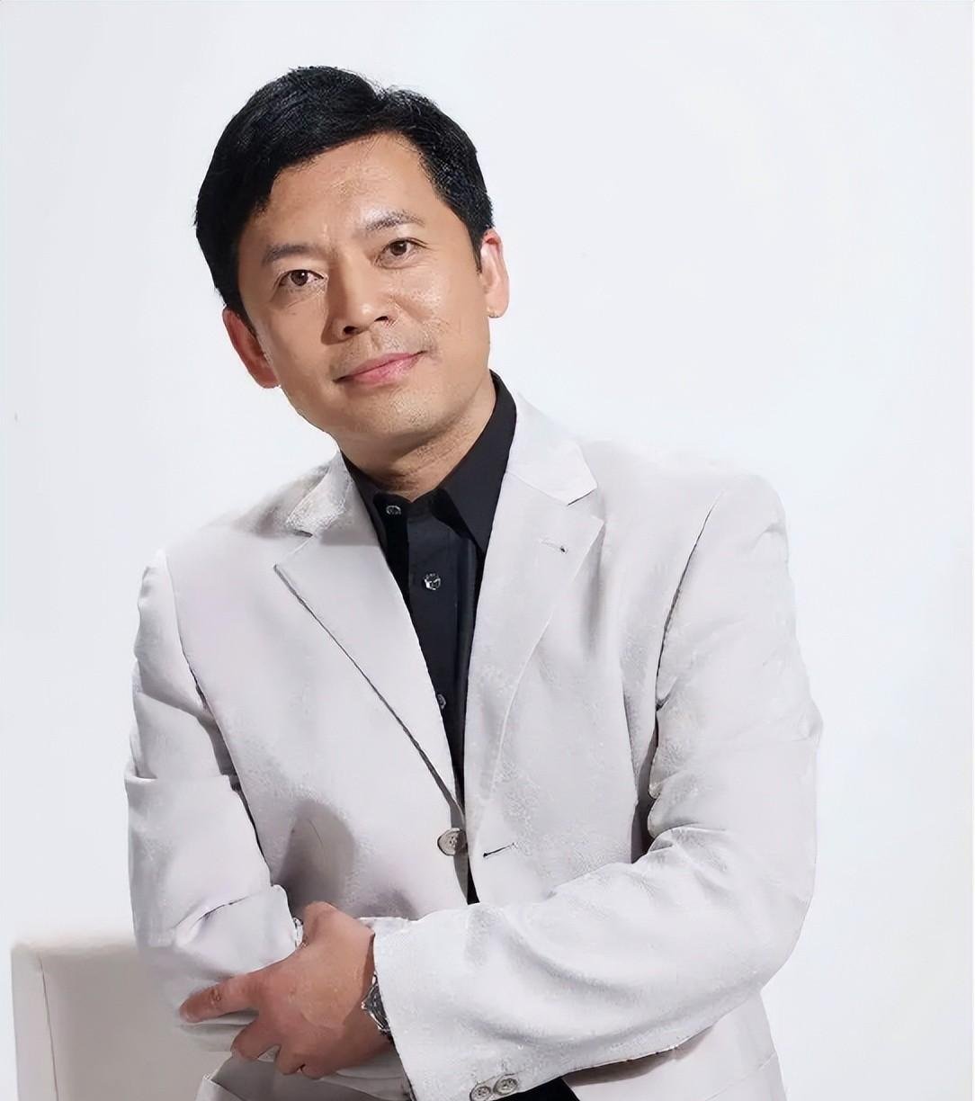 藏了那么多年原来她就是何政军的妻子难怪会回绝巩俐
