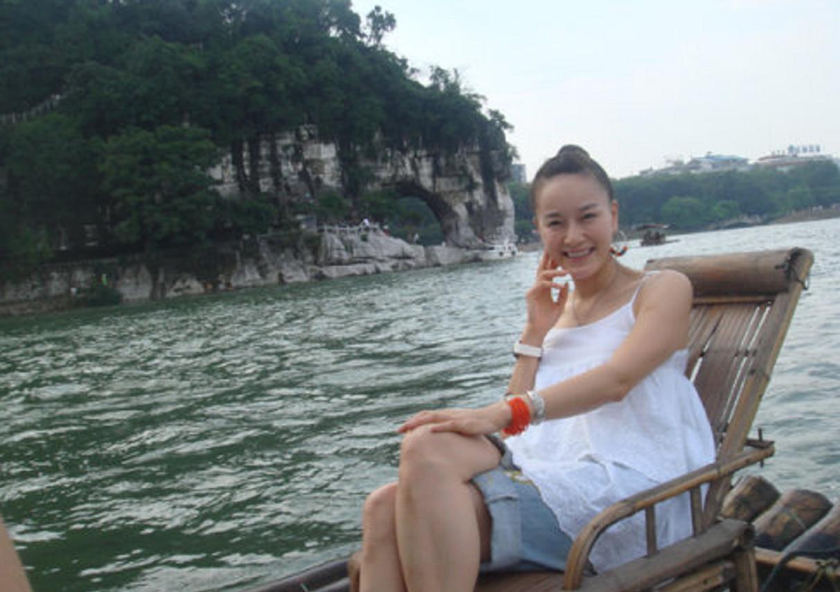 石爻转型成功,感恩之心迎双胞胎,隐婚丈夫闪耀生活