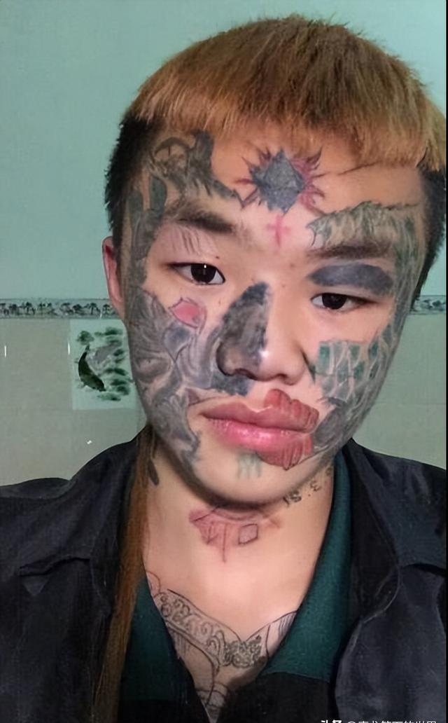 四川14岁少年满脸纹身被父亲赶出家门,找不到工作,如今怎样了?