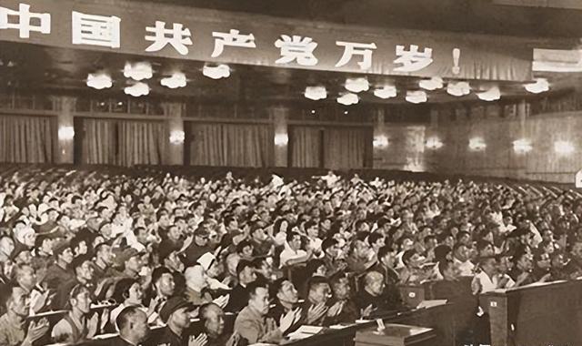 党的十一届三中全会召开的台前幕后