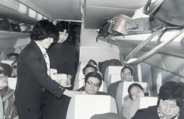 1989年,张振海携妻儿潜逃韩国,劫机反被机长踹下飞机,下身瘫痪