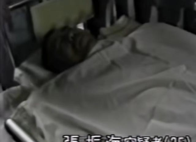 1989年,张振海携妻儿潜逃韩国,劫机反被机长踹下飞机,下身瘫痪