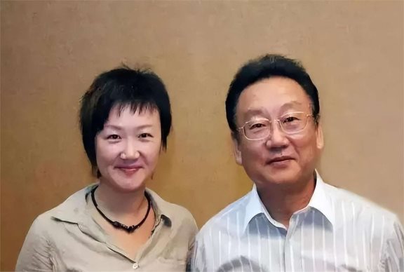 "传闻"称蒋大为骗财骗色,卷走情人90万,妻子张佩君却这样回应