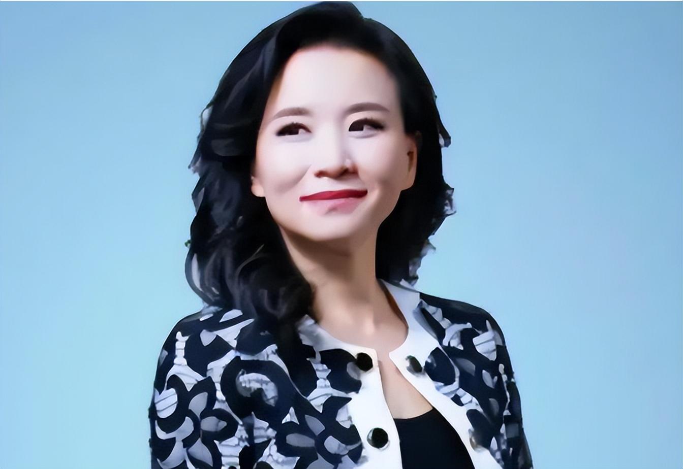 回顾央视前主持成蕾:潜伏20年,因一句口误,暴露"间谍身份"