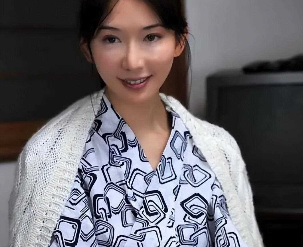 50岁黑泽志玲婚姻坎坷,善恶终有报,今成笑谈人生