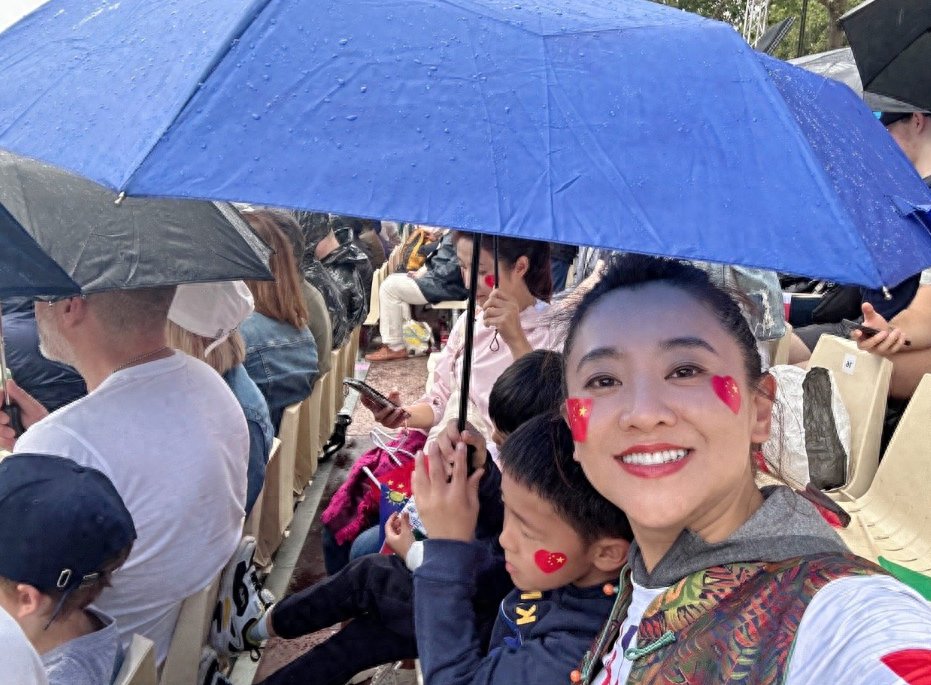 月亮姐姐检查儿子暑假作业崩溃,快被气晕掐人中,孩子名字首曝光