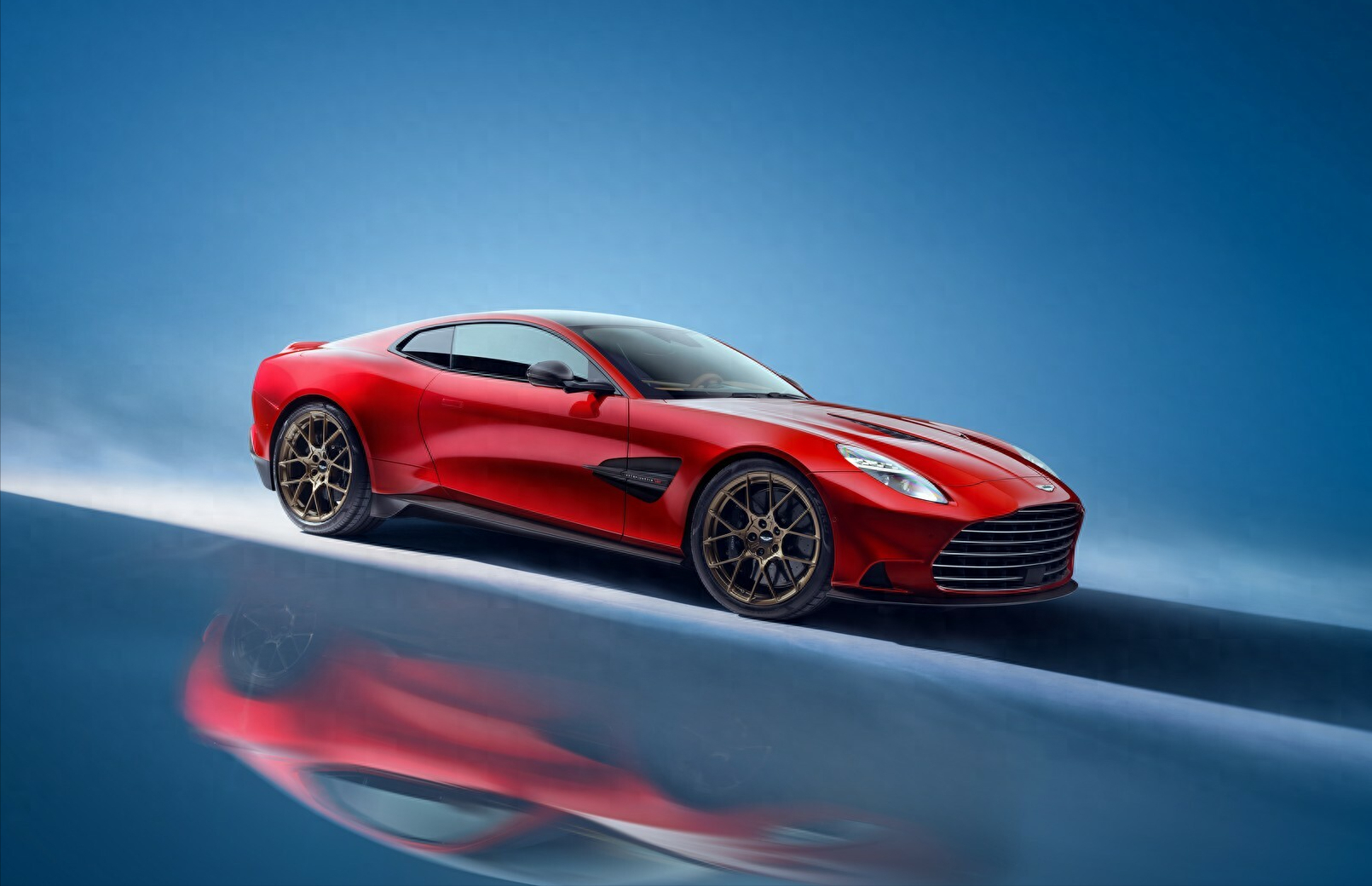 阿斯顿·马丁新vanquish登场!5.2t v12引擎震撼