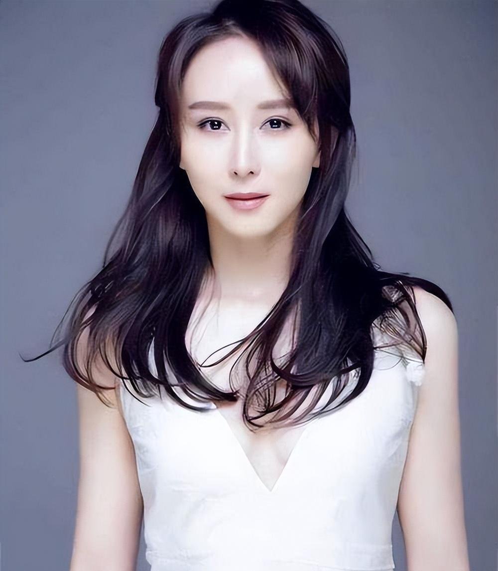 胡静与首富的传奇故事:为了她的一夜安眠,首富做出了惊人牺牲!