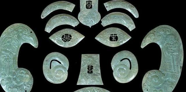 晋侯墓地中的玉覆面,是西周一种贵族墓葬形式,是一种等级象征