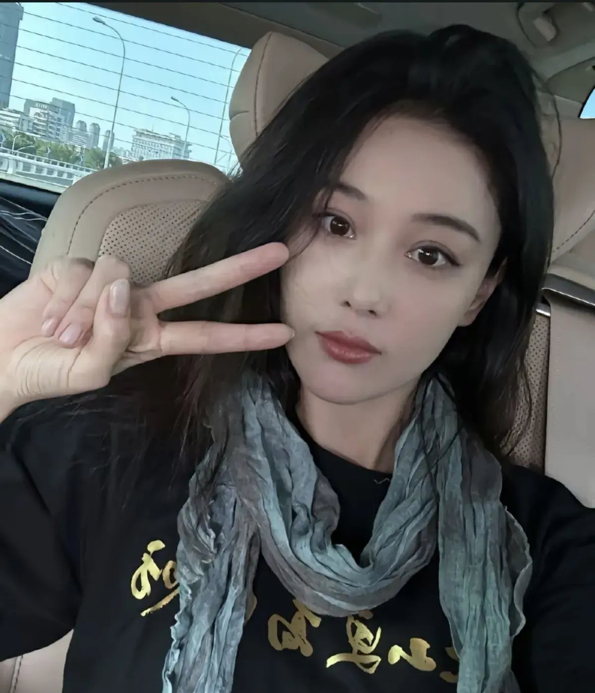张馨予西藏拍新戏挑战女主角援藏医生,造型和本人差别好大