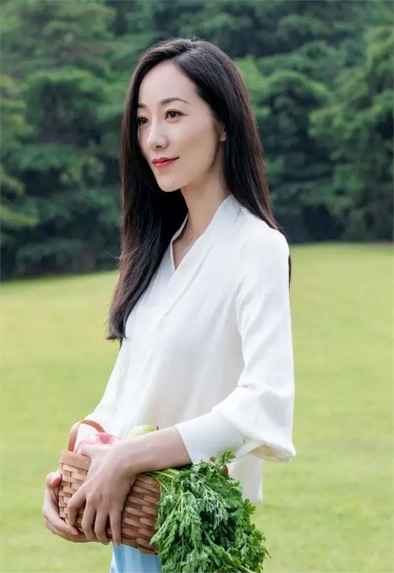 41岁韩雪和60岁老公露面,形象亲民,证明女神并非遥不可及