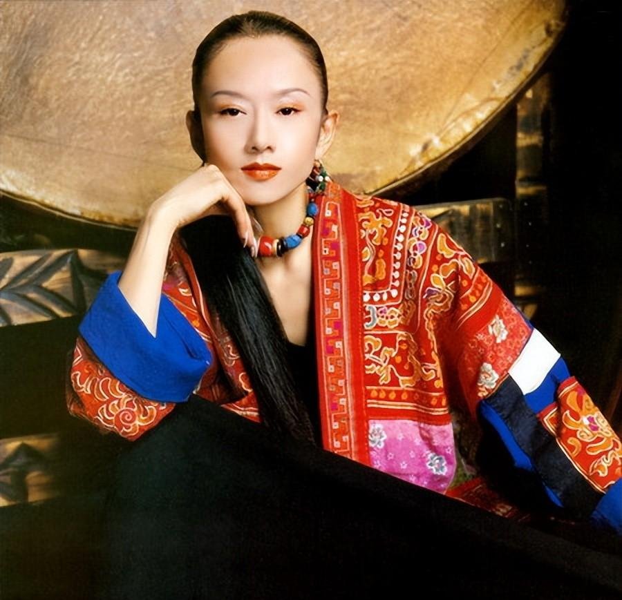 与杨丽萍分开多年后,前夫刘淳晴坚定的回到身边,无儿无女也没事