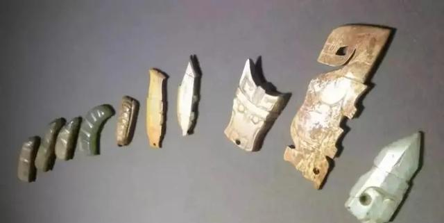 晋侯墓地中的玉覆面,是西周一种贵族墓葬形式,是一种等级象征