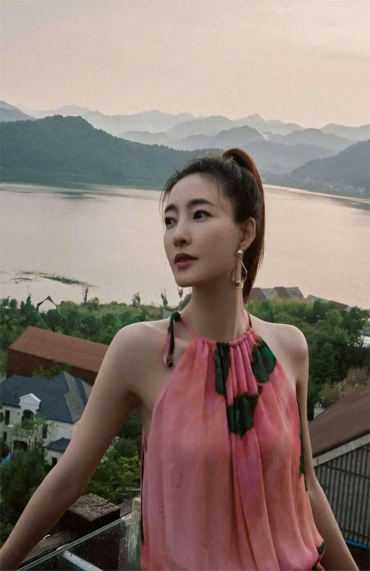 王丽坤与他同居8年,把最好的青春都给了他,他却转身与别人结婚