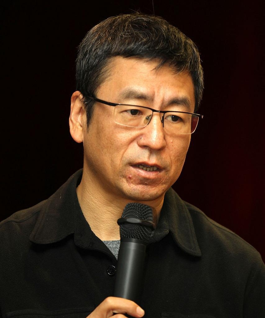 央视一哥白岩松:病痛缠身,夜夜失眠抑郁,56岁面容憔悴引心疼