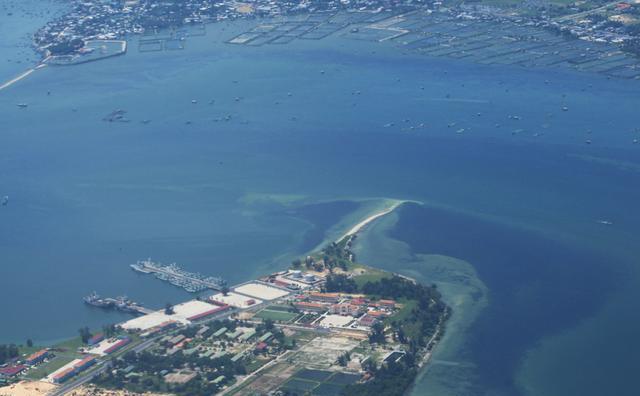 "两面三刀"的越南,美国拉拢帮扶也没用,为何拒绝租借金兰湾