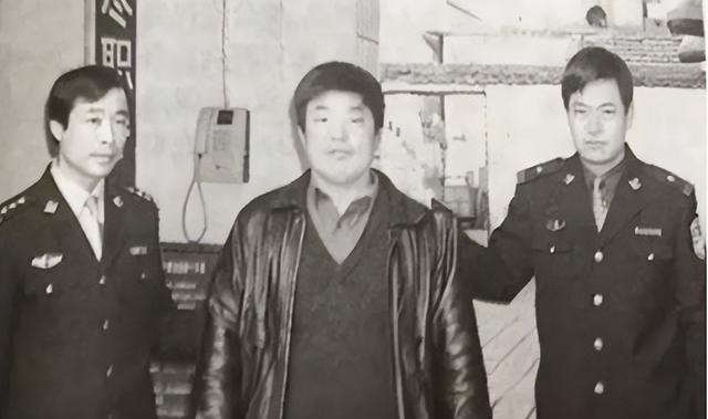 河南悍匪"周向阳":杀害22人后嘲笑警方火力不行,逃亡时被击毙