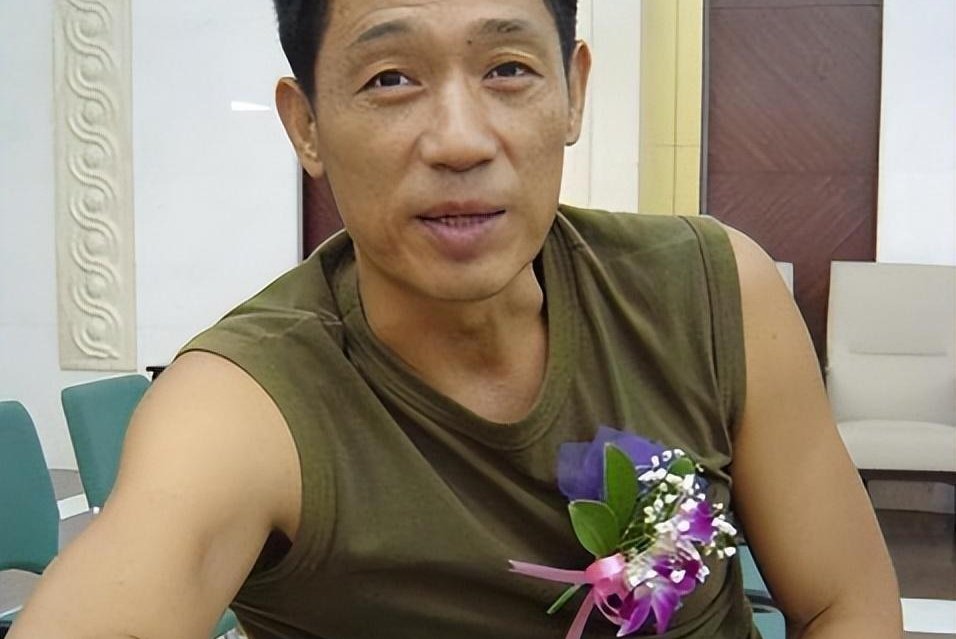 石凉:离婚20年,前妻嫁给了一位知名导演,现在他的生活如何呢?