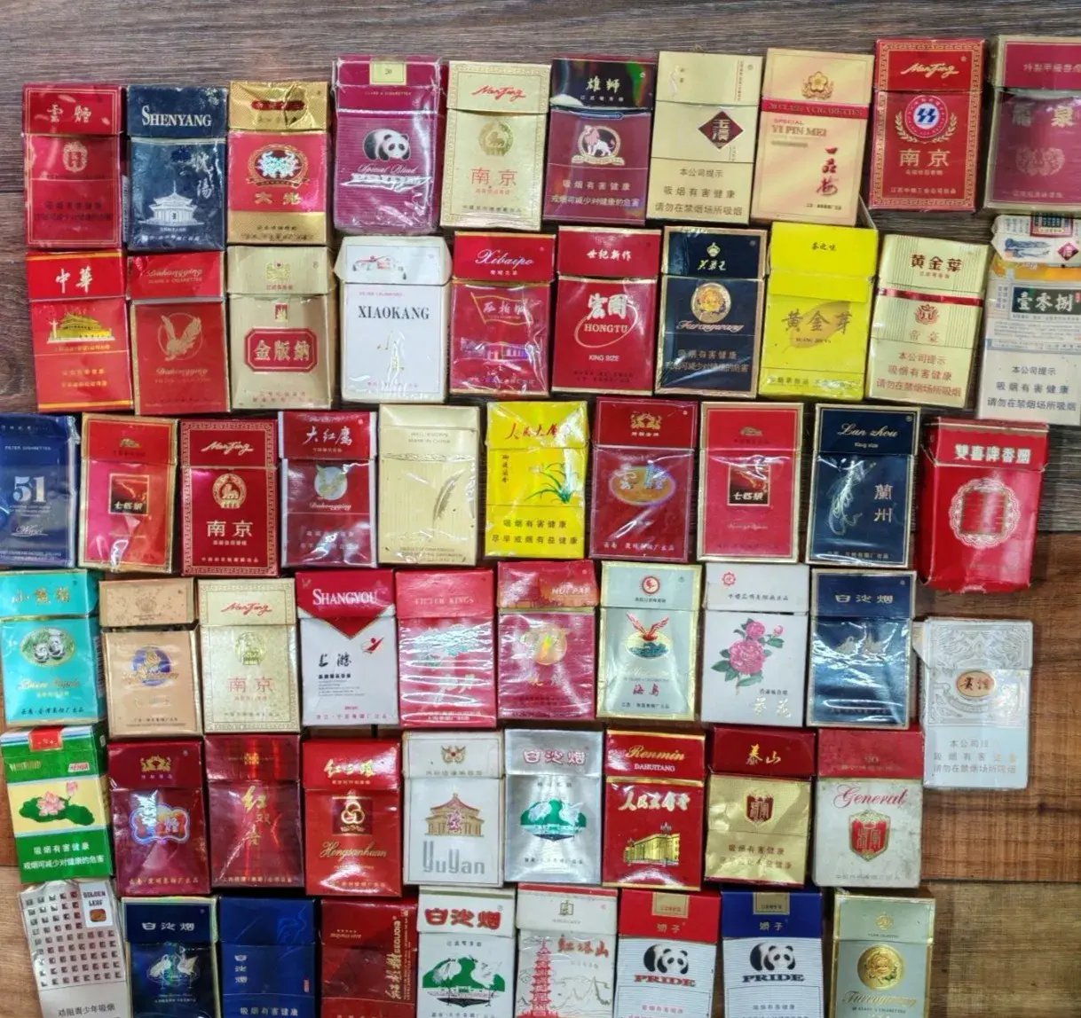 回看这些经典的老香烟,很多人都没有抽过,他们是一代人的纪念