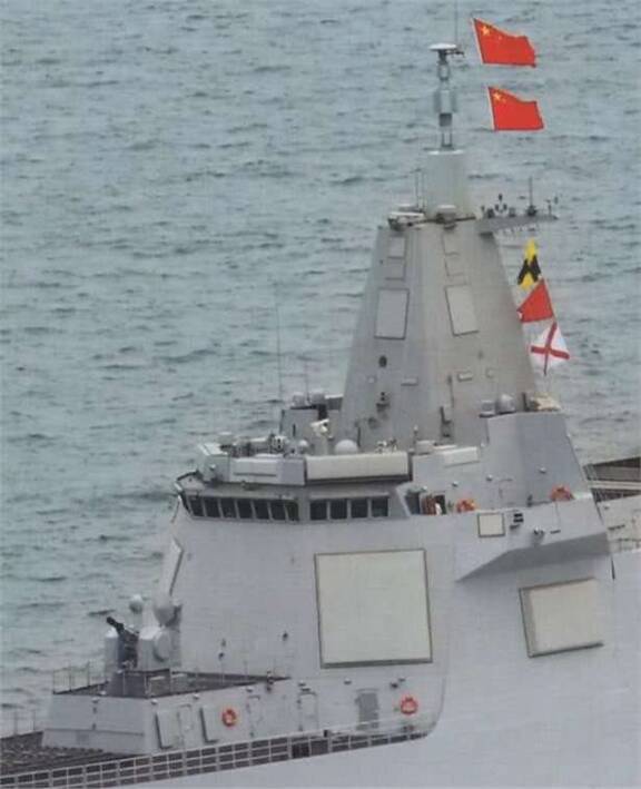 366型淘汰,055型驱逐舰采用综合一体化桅杆设计,集成新一代雷达