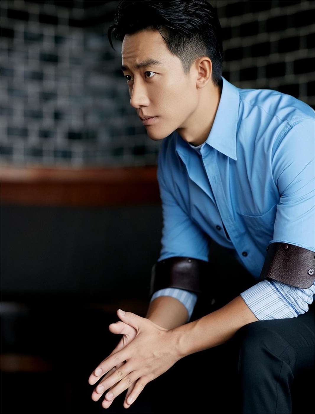 黄轩揭开家暴面纱,引发争议,但遭火上浇油,蒋雯丽也被提及