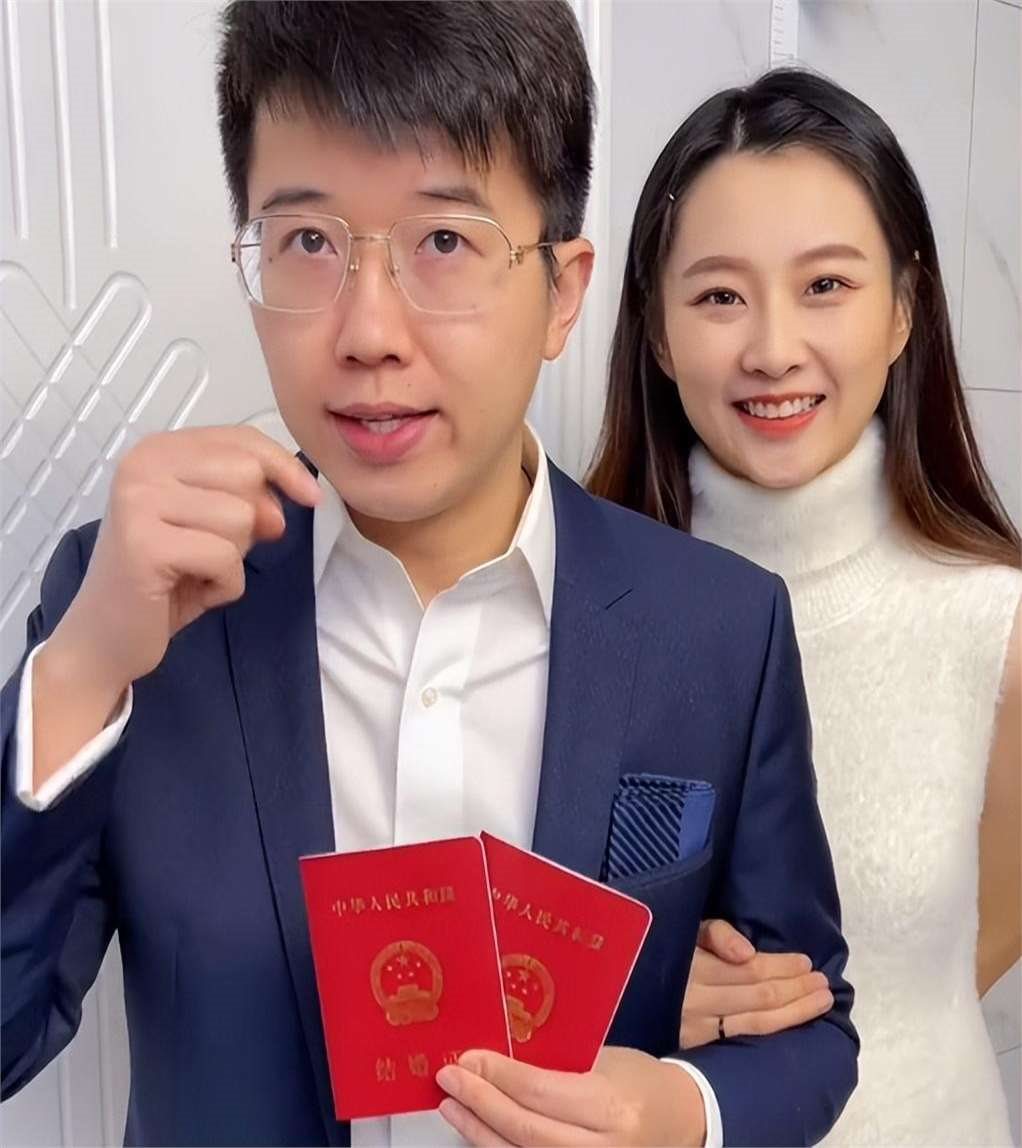 "最美车模"苏宁回应婚变!证实已经分居,公婆游玩不管不顾