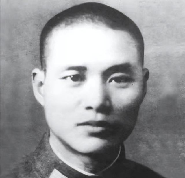 莫耶:沈醉的第一任妻子,官至正厅级,后来嫁给了李克农的外甥