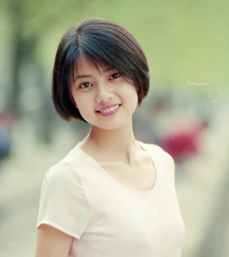 高圆圆"高中旧照"被曝出,班主任:至少10个班的男生在追她!